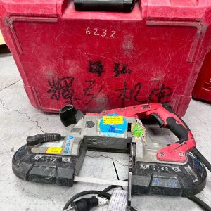 A-008 米沃奇-插電式手提帶鋸機