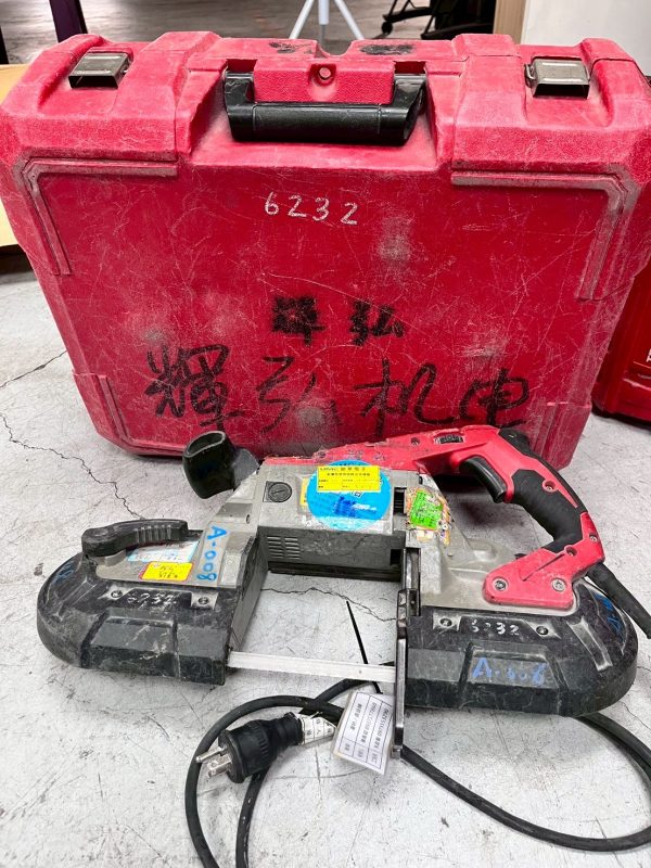 A-008 米沃奇-插電式手提帶鋸機